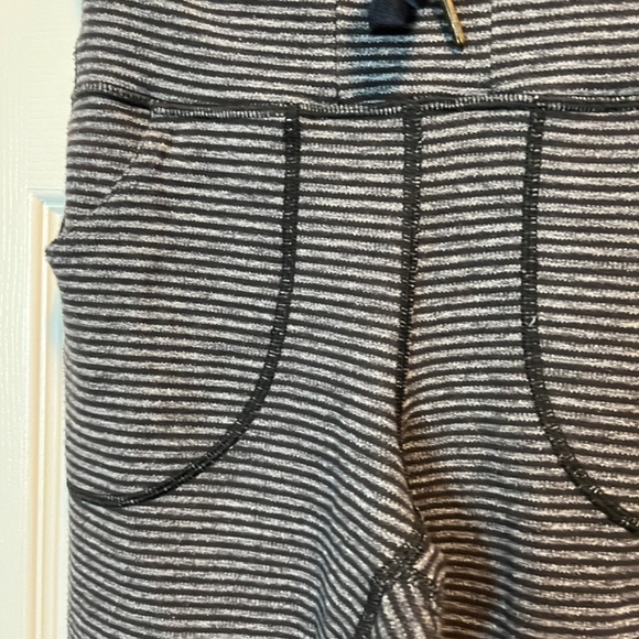 Lululemon size 4 leggings - Picture 5 of 11